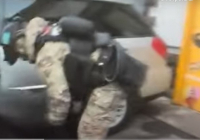 Өздерін полицей ретінде таныстырған: Алматыда адам ұрлап бара жатқан үш ер адам ұсталды (ВИДЕО)