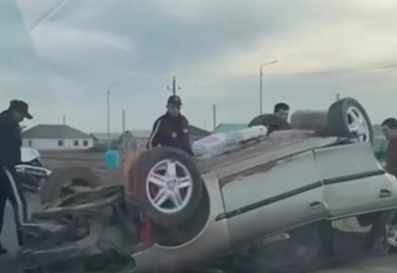 Атырау облысында ауыл ішінде болған жол апатында бір үйдің екі сәбиі қаза тапты