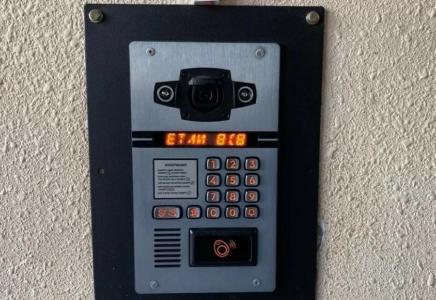 Қарағандыда іздеуде жүргендерді анықтайтын домофондар орнатылды