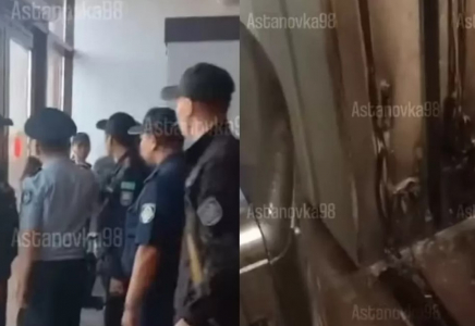 Астанада белгісіз ер адам Үкімет үйін өртемек болды