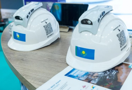 ​Жасанды интеллектімен жабдықталған қазақстандық «ақылды каска» халықаралық көрмеде таныстырылды