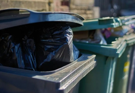 Ақтөбеде қоқыс контейнерінен ер адамның мәйіті табылды: күдікті қолға түсті