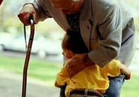 "Сәтсіздікпен мақтануды үйретті": азамат атасының өнегесі бала тәрбиелеуде көмек болғанын айтады