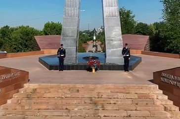 ​ШЫМКЕНТТЕ МӘҢГІЛІК АЛАУҒА ГҮЛ ШОҚТАРЫН ҚОЮ РӘСІМІ ӨТТІ