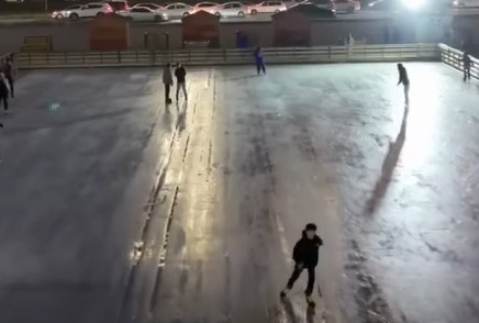 ​ШЫМКЕНТТЕ АЛҒАШ РЕТ АШЫҚ АСПАН АСТЫНДАҒЫ МҰЗ АЙДЫНЫ АШЫЛДЫ