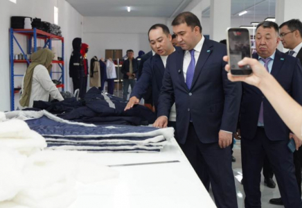 ​ТҮРКІСТАН: Созақта арнайы киім мен қолғап өндіретін цех жұмыс істеп жатыр