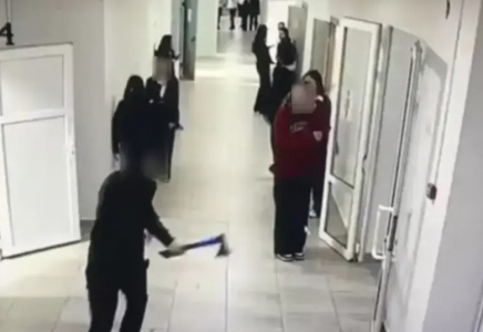 “Аңғармай қалыпты“: ІІМ генералы мектепте балта ұстап жүрген оқушы туралы