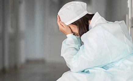 Қазақстанда дәрігерді соққыға жыққандар 4 325 000 теңгеге дейін айыппұл арқалап, сотталмақ