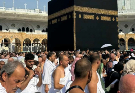 Сауд Арабиясы 15 жасқа толмаған балалардың Қағбаға келуіне тыйым салды