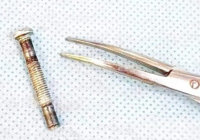 Түркістандық дәрігерлер темір бұранда жұтып қойған баланы аман алып қалды Түркістандық дәрігерлер темір бұранда жұтып қойған баланы аман алып қалды