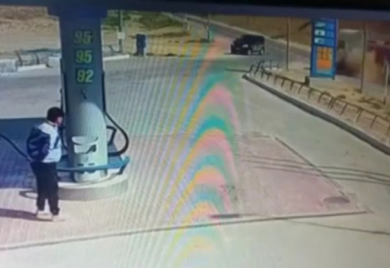 Маңғыстауда битум тиеген жүк көлігі мен жол талғамайтын көлік соқтығысты