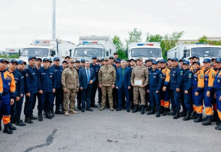 Атыраулықтар су тасқыны кезінде көмекке келген әскерилер мен құтқарушыларды шығарып салды