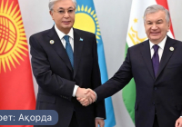 Қасым-Жомарт Тоқаевты Ташкенттегі Конгресс орталықта Шавкат Мирзиёев қарсы алды