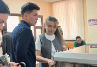 “Бәрі осындаймен айналысады“. Жанәбіловтер сотқа келді