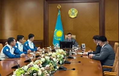 ​ШЫМКЕНТ ӘКІМІ ӘЛЕМ ЧЕМПИОНАТЫНЫҢ ЖҮЛДЕГЕРЛЕРІМЕН КЕЗДЕСТІ