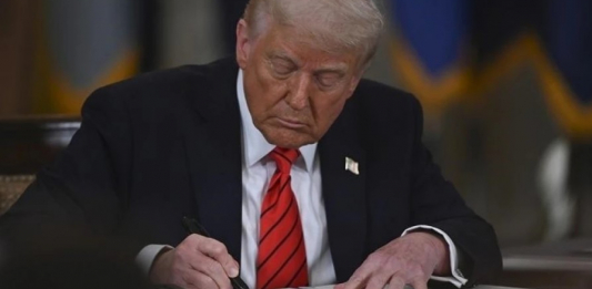 Трамп өзін Венесуэланың уақытша президенті деп жариялады