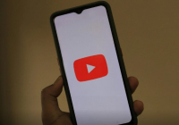 YouTube ЖИ-видеоларды автоматты түрде әшкерелей бастайды 