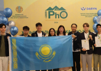 Физика олимпиадасының чемпиондарын оқу министрі әуежайдан күтіп алды