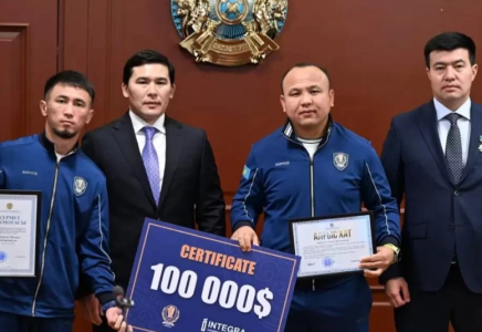 Әлем чемпионатынан жүлде алған қазақстандық боксшыларға 100 мың долларға дейін сыйақы табысталды