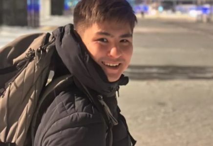 Анасын іздеп жүрген Жәнібек Қазақстанға қайта келді