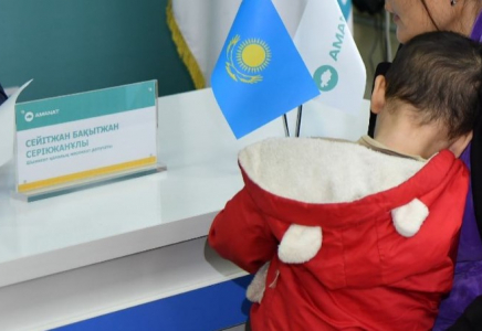 Шымкенттік депутат қабылдауға келген аналарға қолдау көрсетті