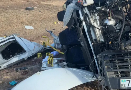 12 адам қаза тапқан жол апаты: аман қалған ер адам Астанаға жеткізілді