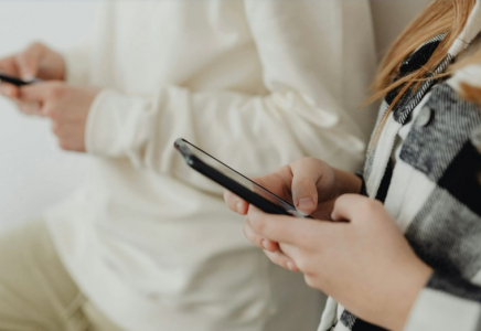 ЖИ және цифрлық даму министрлігі Қазақстандағы телефондардың бұғатталуына қатысты түсініктеме берді