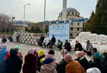 ТҮРКІСТАН: Төлебиде 200 отбасыға азық-түлік себеттері табысталды