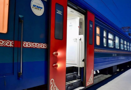 Жолдардың жабылуына байланысты жолаушылар үшін 13 пойыз іске қосылды