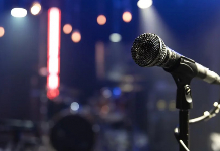 Астанадағы StandupAstana әзіл кешінің соңы дауға ұласты