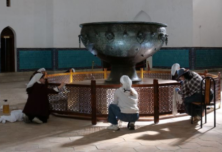 «ТАЗА ҚАЗАҚСТАН»: Қожа Ахмет Ясауи кесенесі маңында тазалық жұмыстары жүргізілді