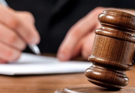 88 жастағы бастауыш сынып мұғалімі бес оқушыны зорлағаны үшін түрмеге қамалды