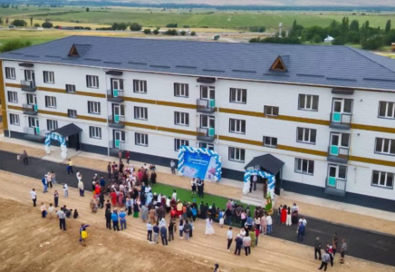 ​ТҮРКІСТАН: Түлкібаста 48 отбасыға жаңа пәтер кілттері табысталды