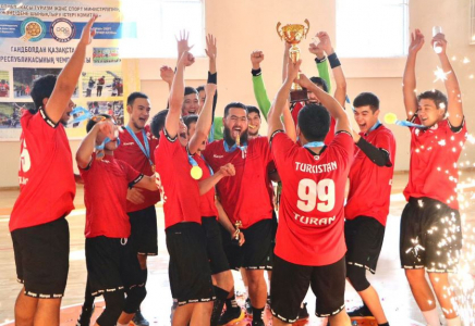Түркістандық гандболшылар ел чемпионы атанды