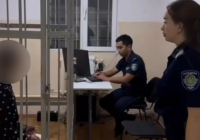 "Темекімен күйдіріп, аяқтарын сүйгізген": Алматы облысында 16 жастағы қызды азаптаған әйелдер сотталды