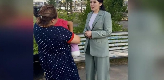 Екі аяғынан айырылған сегіз жасар Алуаға мемлекет протез салып беретін болды