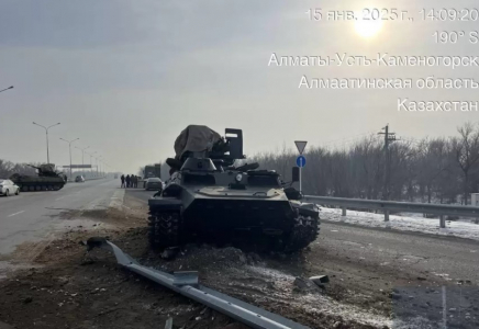 Қонаевта әскери техника мен жеңіл көлік жол апатына түсті