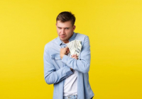 "Күнде сүйіктісіне 3 мың жұмсайды" - дүкенші әйел ерлерге сын айтты