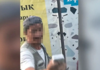 Орын сұраған қыз баланы қылқындырған: Алматыда орта жастан асқан ер адам 10 күнге қамалды (ВИДЕО)