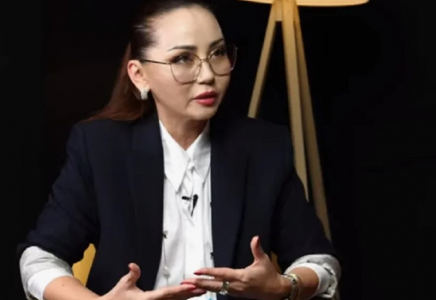 Әйелдерге екі күйеуге шығуға заңмен рұқсат ету керек: Баян Алагөзова Абзал Құспанға жауап берді