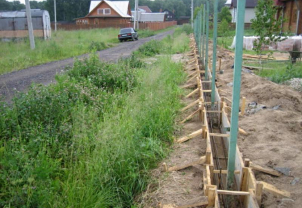 ​«Жеріме «кіріп» кетті»: шымкенттік азамат көршілердің арасындағы сыйластық жоғалғанына ренжиді