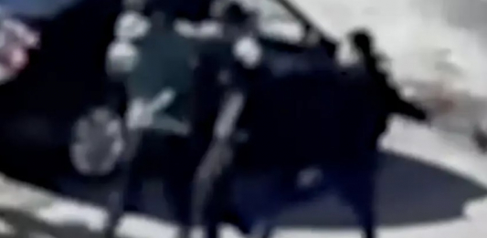 Астанада жасөспірім көлікпен мектеп аумағына кіріп, төбелес шығарған - видео