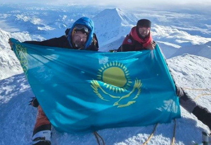 Қазақстандық әскери альпинистер Солтүстік Американың ең биік шыңын бағындырды