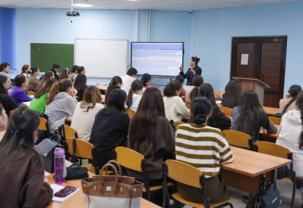 Алматы кептелісімен күрес: енді студенттердің бір бөлігі сабаққа кешірек барады