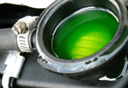 Антифриз неге қажет, қаншалықты жиі ауыстыру керек және араластыруға бола ма?