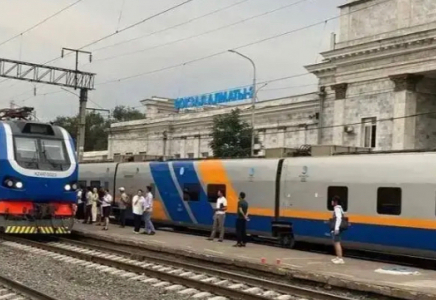 Алматыда жасөспірім пойыз вагонының төб