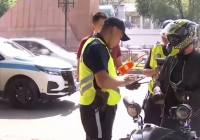 Қазақстанда енді полицейлер планшет арқылы жүргізушілердің жеке деректерін көре алмайды