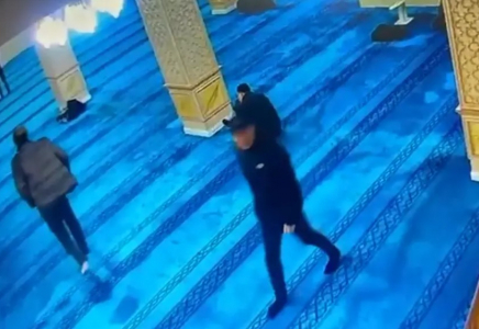 Алматыда ер адам мешіттерде ұрлық жасаған: видео