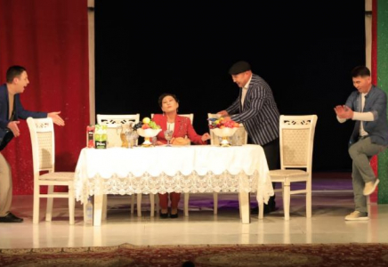 ТҮРКІСТАН: Жетісай драма театрында жаңа қойылымның премьерасы өтті