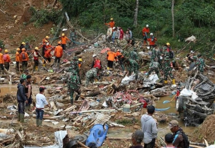 Индонезияда нөсер жаңбырдың салдарынан 10 адам қаза тапты